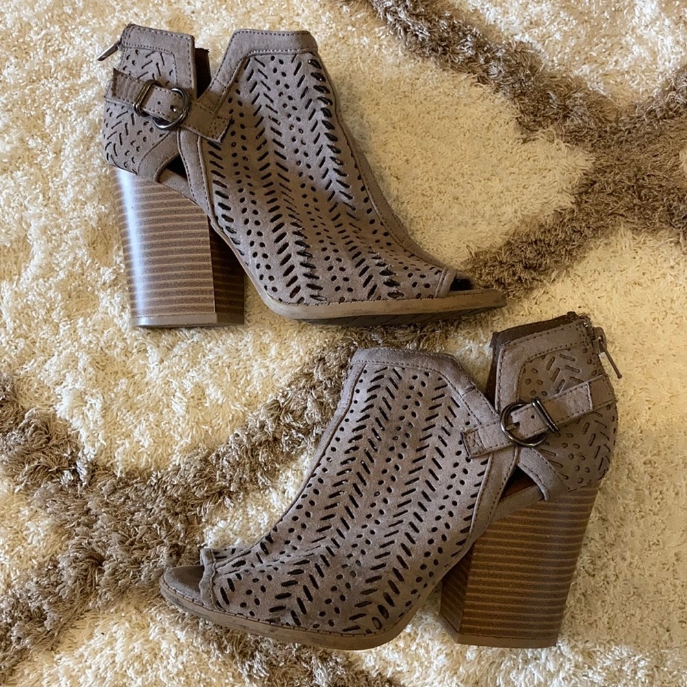 Mauve heels